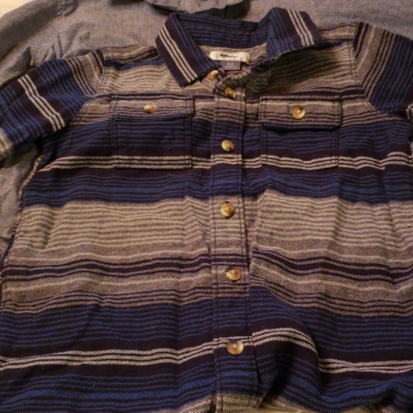 Boys shirts 4t and 5t never wore - Picture 3 of 4